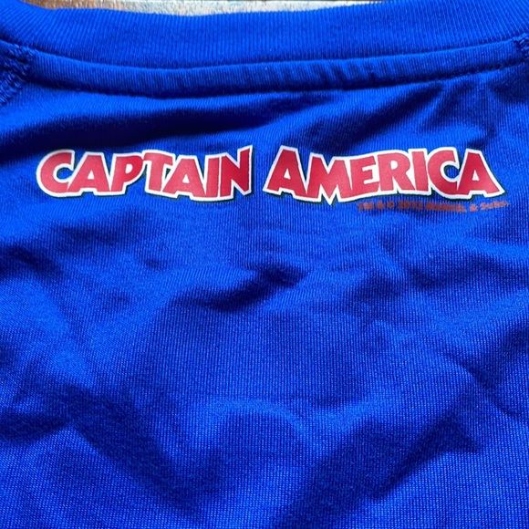 Captain America Under Armour - Picture 4 of 5